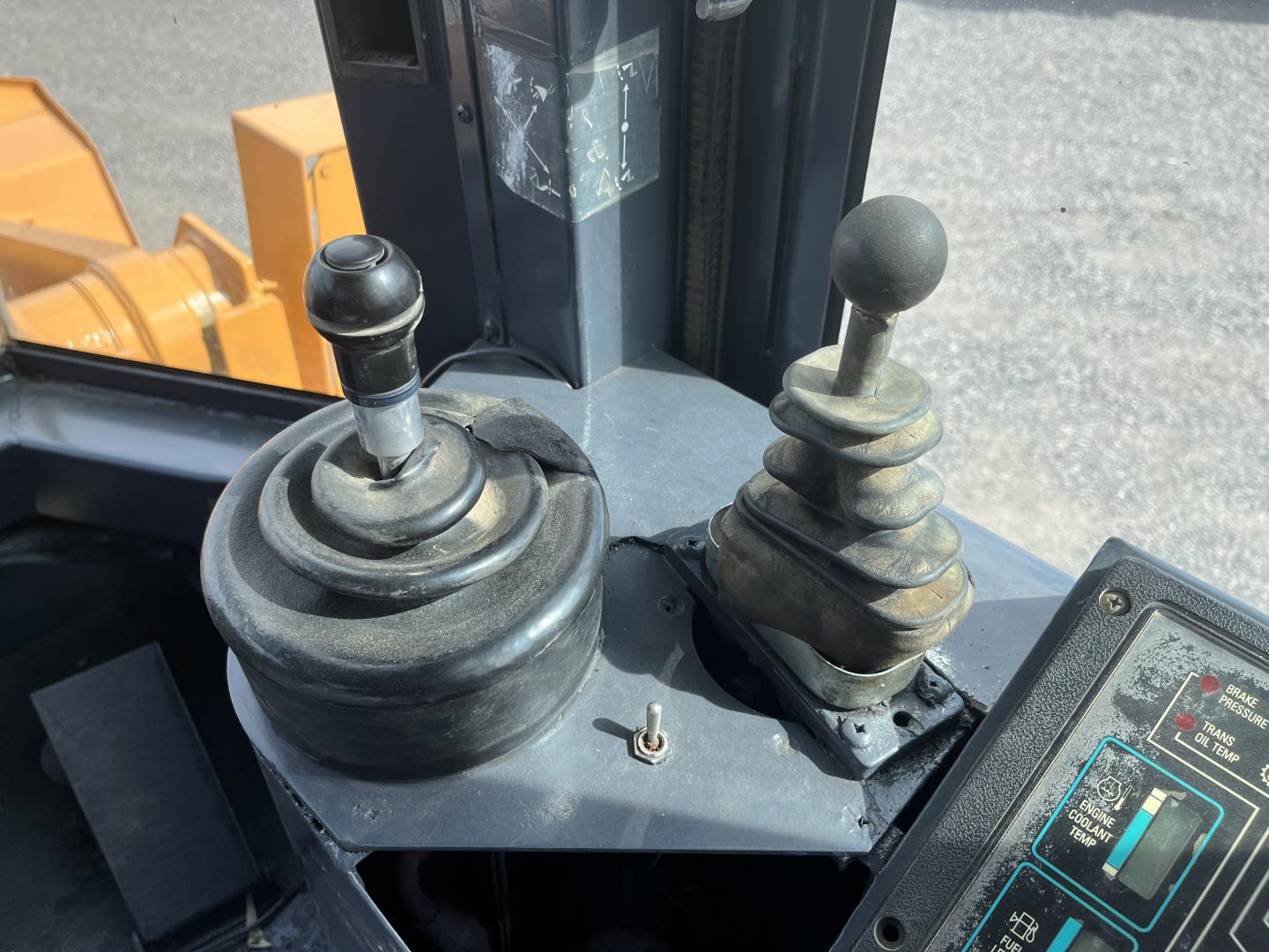 ./imagenes/INVOICE/2019/16742/CARGADOR FRONTAL CASE 621B (33).JPG